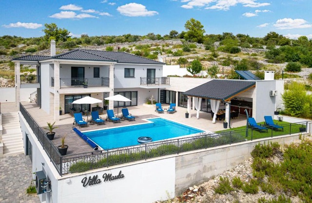 Luxurious 4bedroom Villa Maula