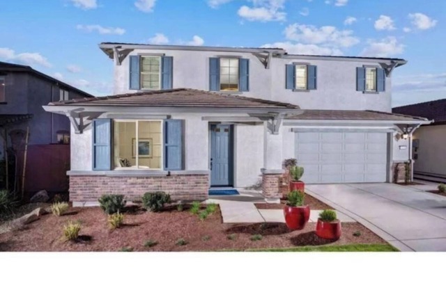 379) Luxurious 4BR Villa!