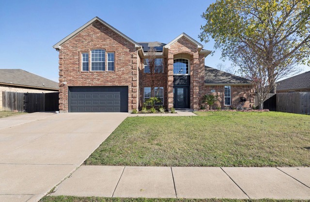 Luxurious 5-Bedroom Oasis with Pool in Fort Worth