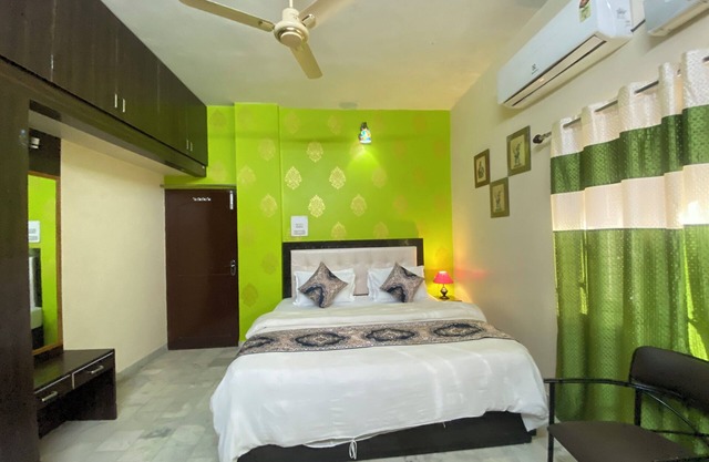 Luxurious 5 BHK Villa with Garden Oasis on the Majestic Mount Abu.