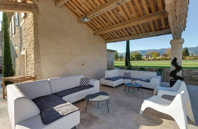 Luxurious 5* stone farmhouse