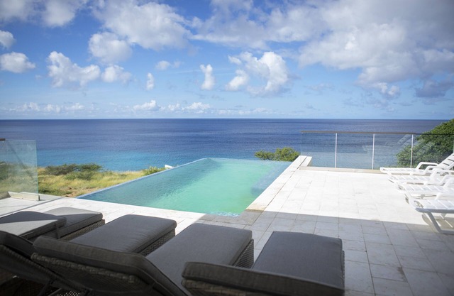 Luxurious 6-Bedroom Villa with Private Pier & Panoramic Ocean View