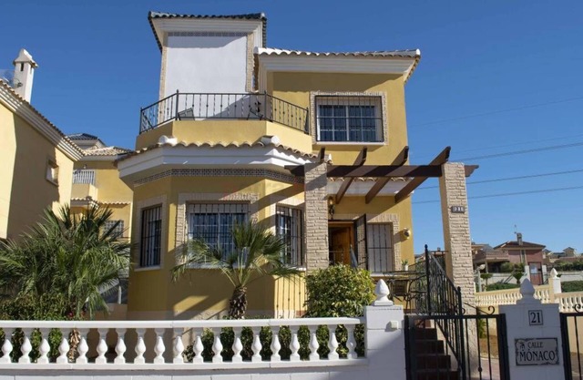 Villa de lujo para 6 personas en una zona residencial a 10 minutos del mar
