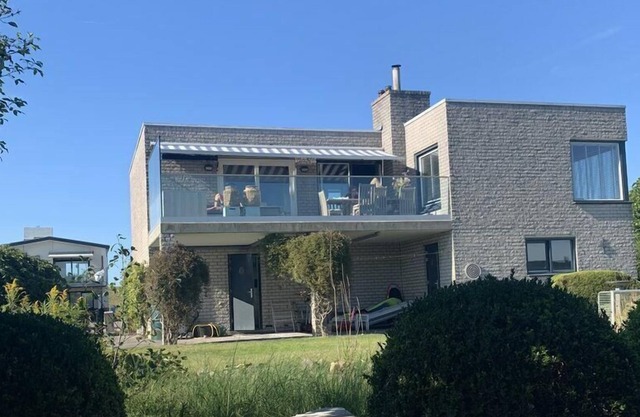 Luxurious 8-person villa overlooking the Veerse Meer in Kortgene