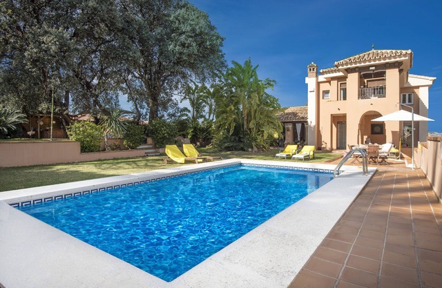 Lujosa villa Andaluza con piscina y jardin privado a solo 20 minutos de la playa