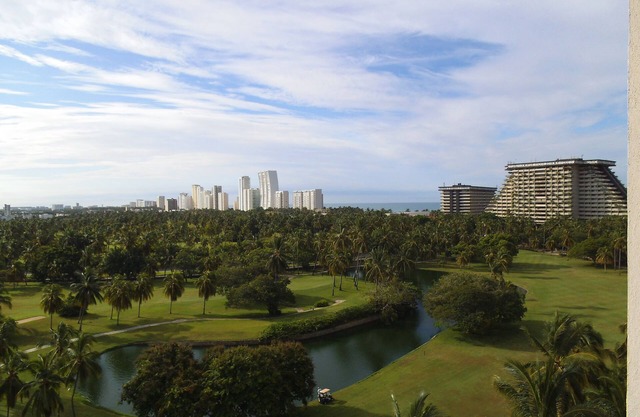 Lujoso departamento en campo de golf en el océano en Acapulco