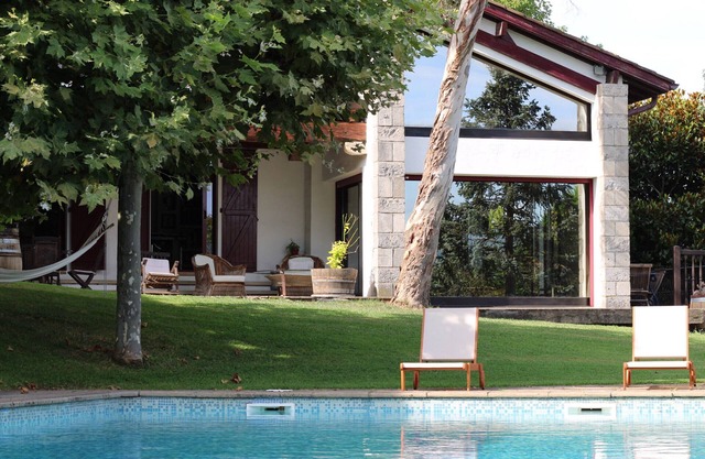 Luxurious Basque villa with Rhune views and large garden