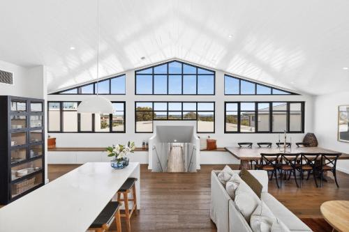 Luxurious Beach House with Breath-taking Views