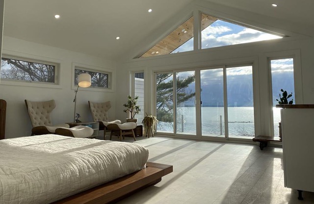Luxurious beach house in the Thousand Islands