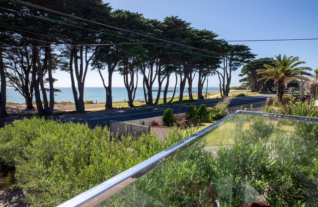 Luxurious Beachfront Modern House, St Leonards, VIC Wheelchair access & Elevator
