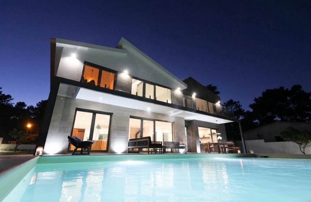 Lujosa Casa Marcelo en Silver Coast, piscina, gimnasio, wifi, paseo a la playa