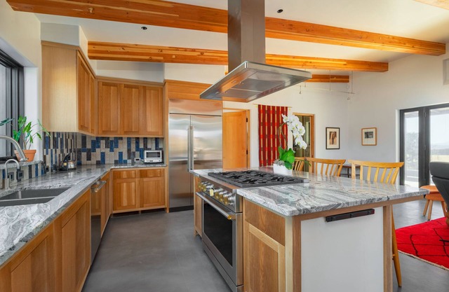 Luxurious Casita with hot tub!