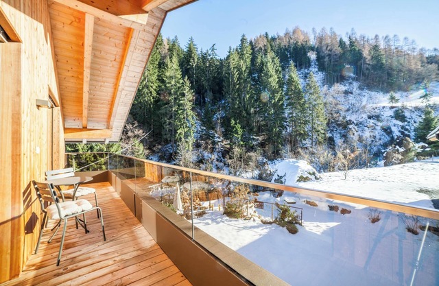 Lujoso chalet "De Ultimis" con gran jardín y vistas a la montaña
