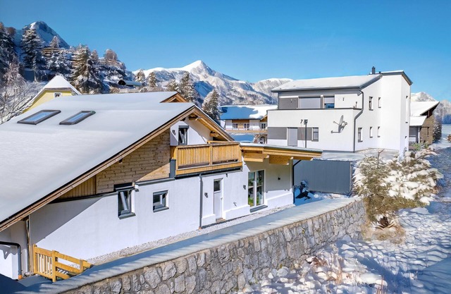 Luxurious chalet in the centre, ski bus nearby