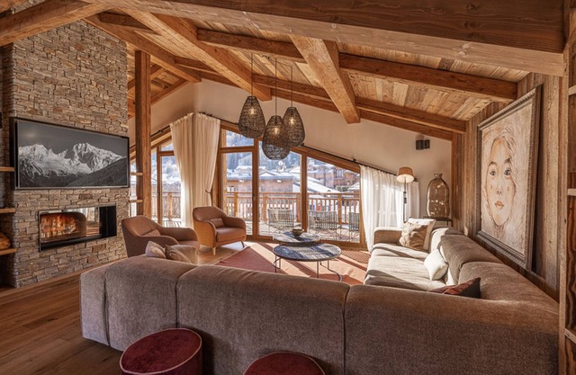 Espectacular chalet cerca de pistas con piscina, sauna y servicios de alto nivel en Courchevel
