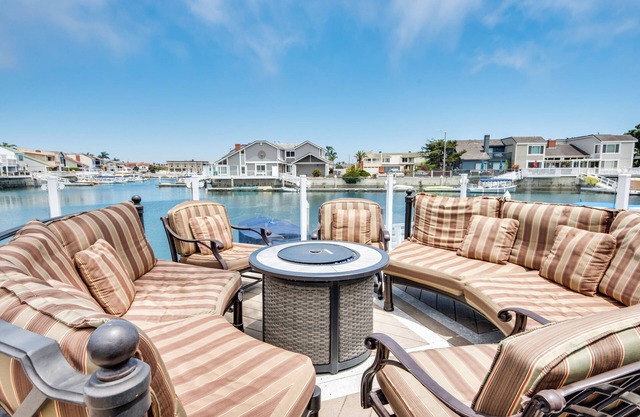 ¡NUEVO! Luxe Channel Island Harbour Home w / Boat Dock!