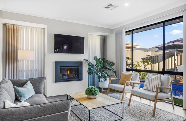 Luxurious coastal retreat 1km from the beach