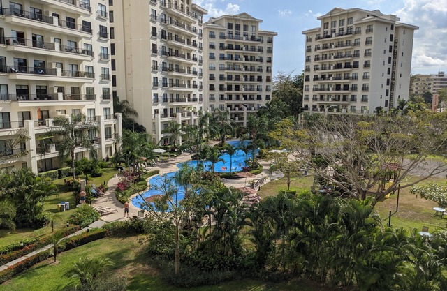 Condominio de lujo, a 10 minutos a pie de playa / ciudad, piscina increíble y comodidades.