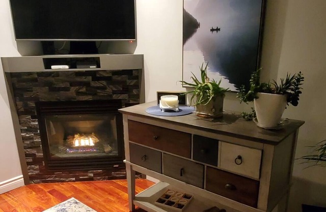 Luxurious condo retreat 2 min to ski, water park & outlet mall