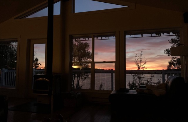 Romántica casa de campo en un estuario con un muelle, kayaks y sauna