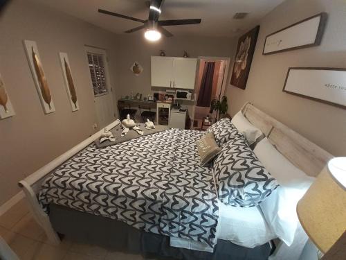 LUXURIOUS COZY STUDIO.