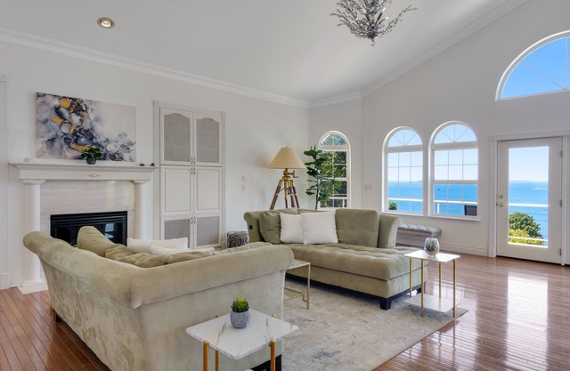 Luxurious dog-friendly bay-view home with hot tub & private beach access