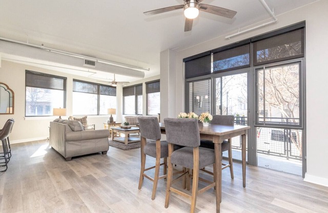 Luxurious Downtown 2 bedroom 2 bath with views 1M
