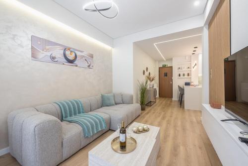 Luxurious, Equipped, MetroFacing Flat in Athens
