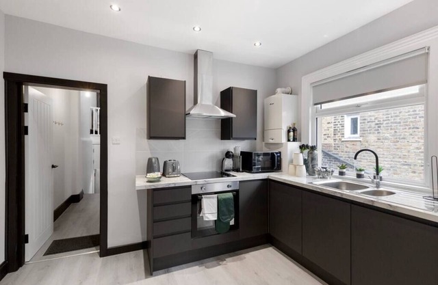 Luxurious Evergreen Flat Sleeps 4