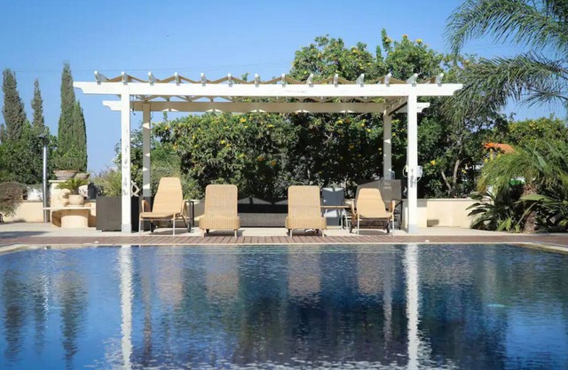 Luxurious , Exclusive Private House Near the Beach