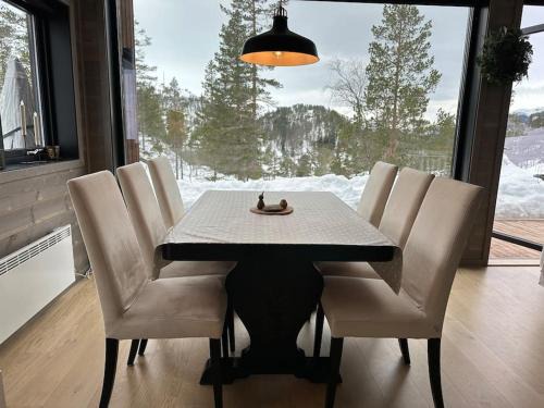 Luxurious family cabin close to Trolltunga, Odda