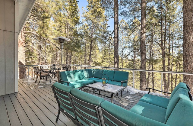 Luxurious & Forested Oasis in Flagstaff w/ Hot Tub