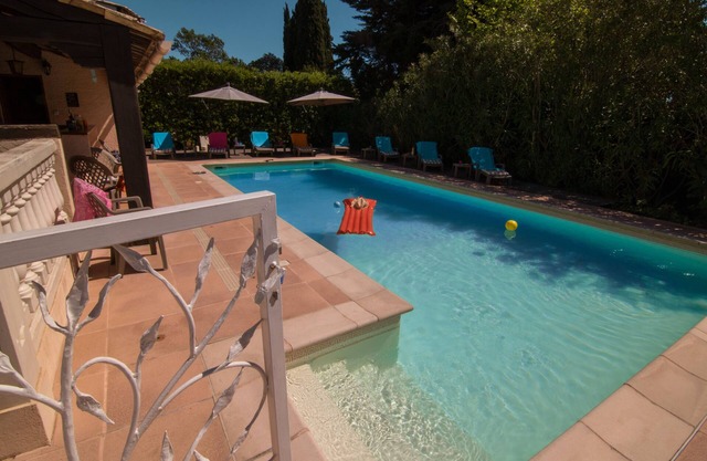 Villa de lujo - piscina privada, cerca de Cannes - 5 cama, capacidad para 10 personas, A / C