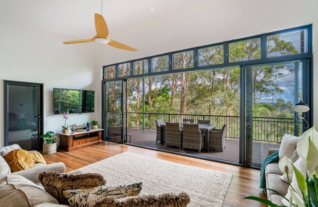 Luxurious Hinterland Writer’s Cottage
