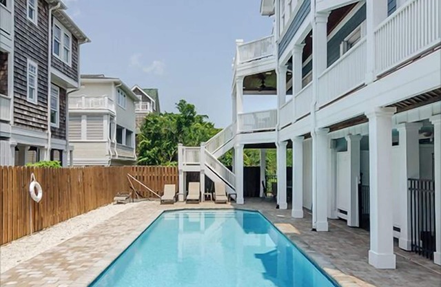 Gran vivienda unifamiliar con piscina privada y un paseo a la playa