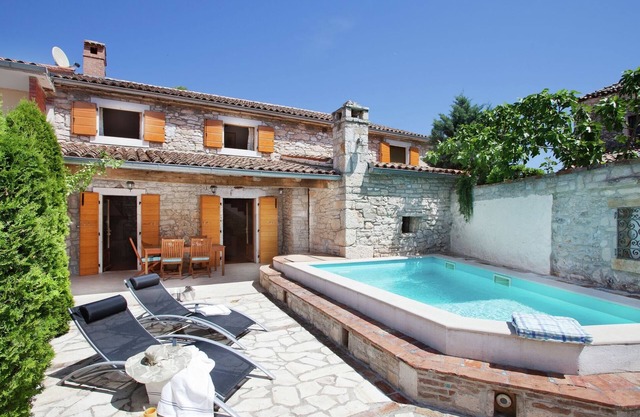 Lujosa casa de vacaciones con piscina privada en Barban