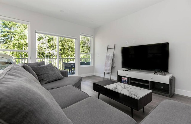 Luxurious Home in Lake Cowichan