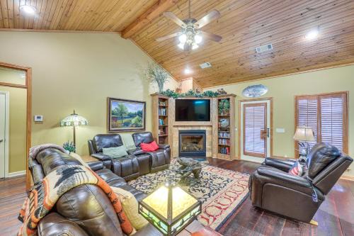 Luxurious Home with Direct River Access and Views