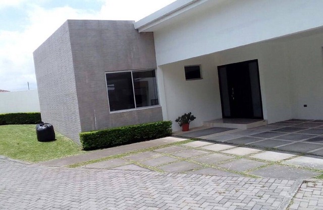Lujosa casa en una comunidad cerrada en San José, Costa Rica - Vista espectacular.
