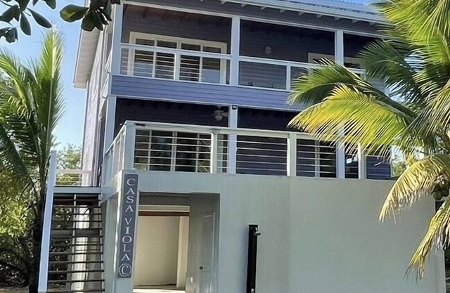 Luxurious House w/ AC + Pool.