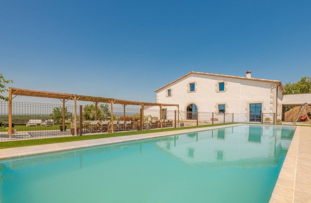 Lujosa casa con piscina interior y exterior, privacidad y grandes espacios