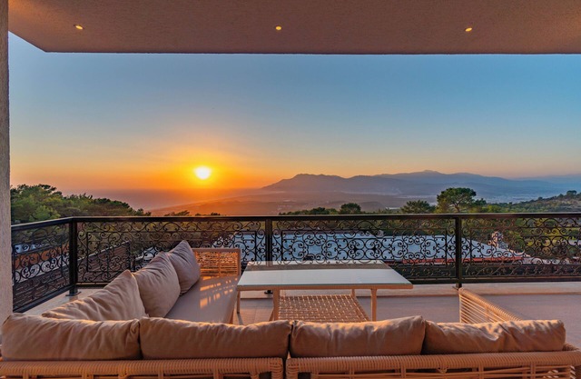 Luxurious Infinity Pool, Indoor Pool, Sauna, Turkish Bath and Magnificent View