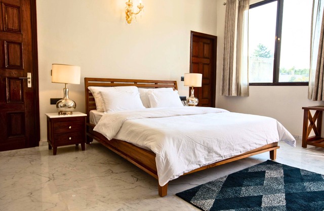 Luxurious Italian Family House: 3 Large Ensuite-Bedrooms With Private Balconies