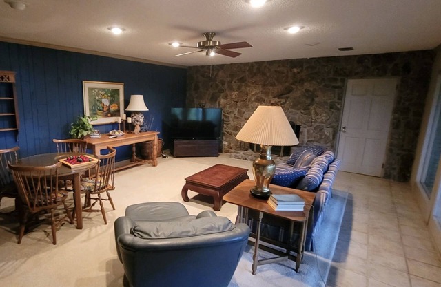 Luxurious Lakefront Eden Isle House - Heber Springs, AR
