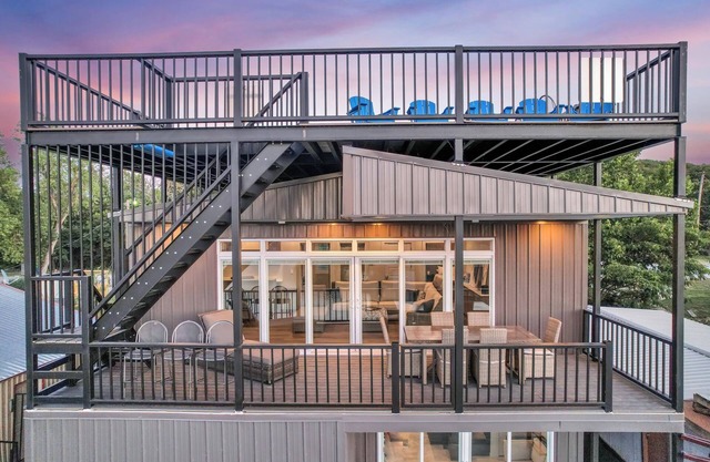 Luxurious Lakehouse Living