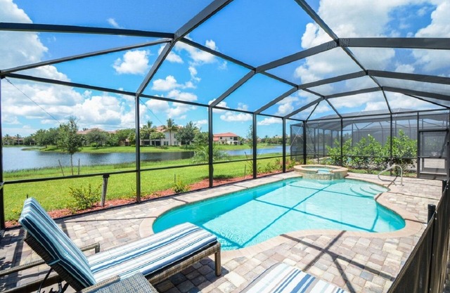 Luxurious lakeview pool home in 5 Star Fiddler's Creek. Outdoor Dining & Kitchen