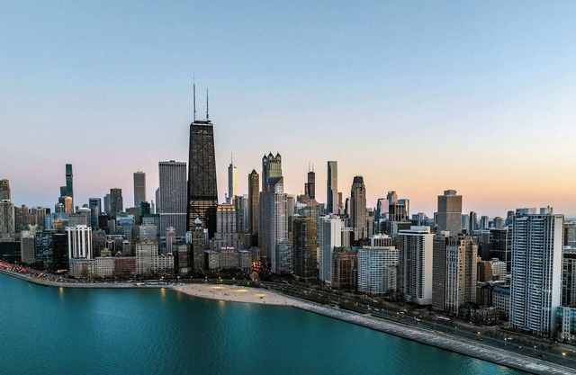 Apartamento en Chicago con Vistas a la Ciudad, 4 Habitaciones, Cerca de Atraccio