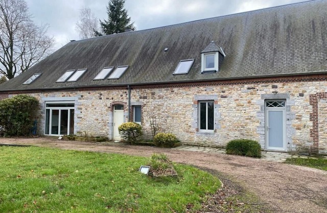 Luxurious loft near Chimay with pool table, table soccer, darts, arcade cabinet