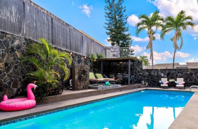 Luxurious Makai Villa with Pool and Ocean Views
