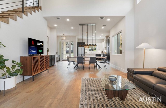 Luxurious Modernism + Private Hot Tub and Garage